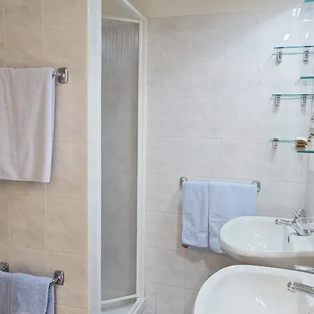 Posta מלון ונטימיגליה